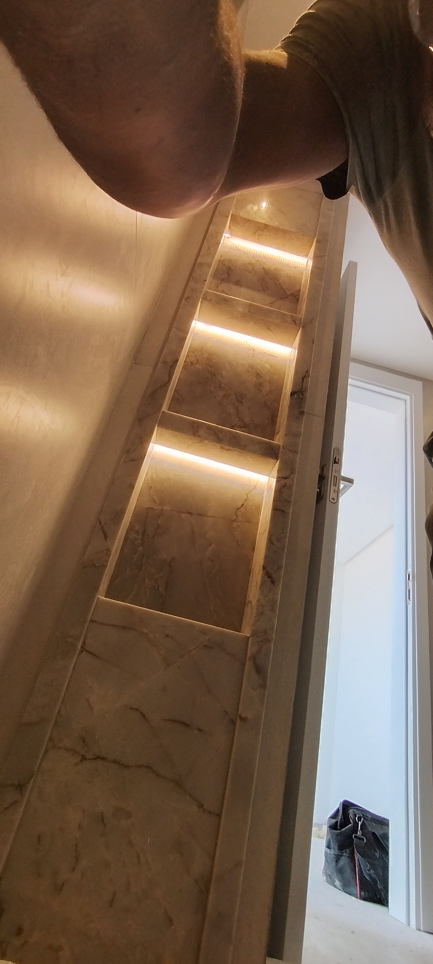 Instalação de led em nicho de banheiro