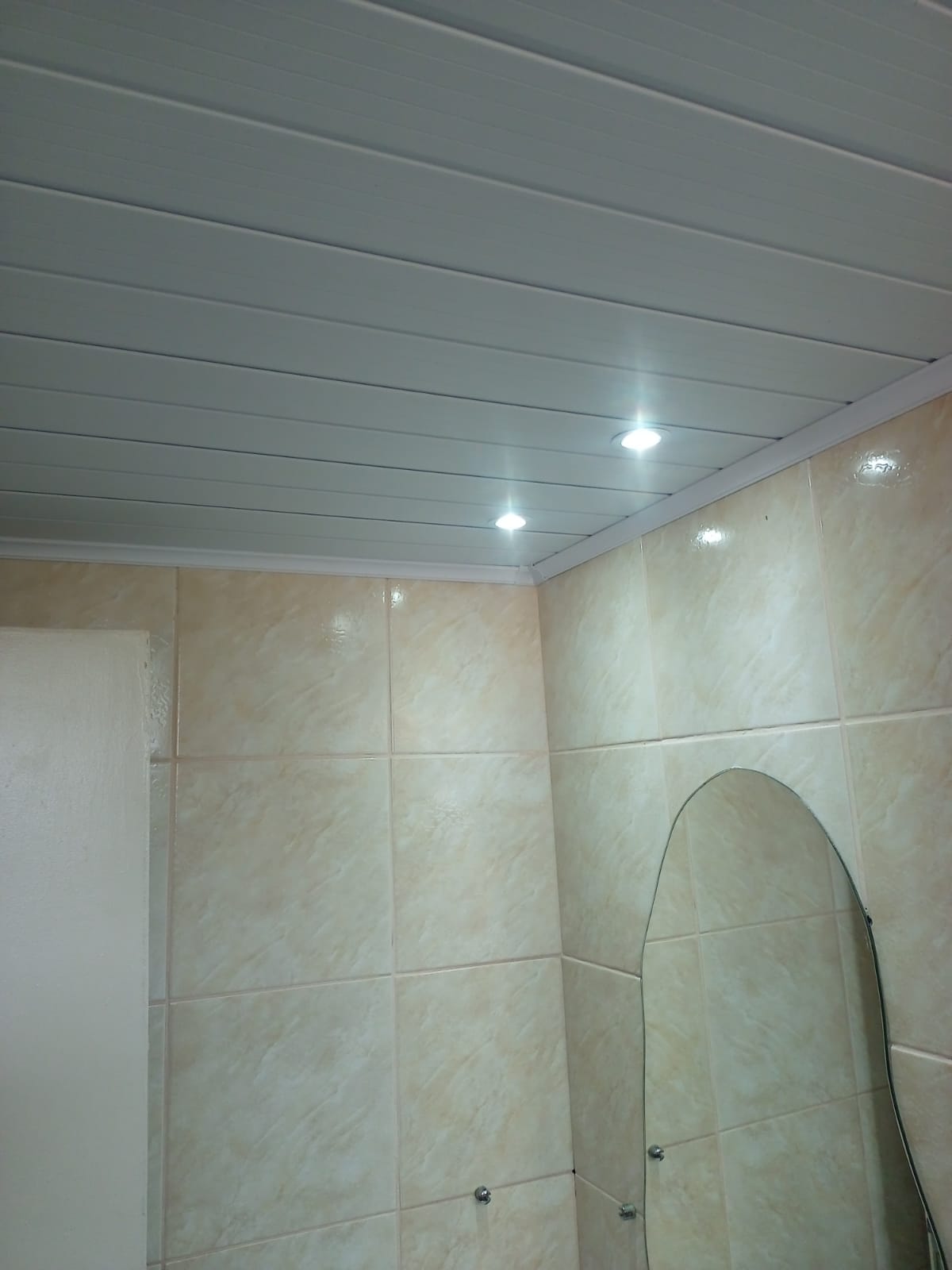 Instalação de luminárias em forro PVC