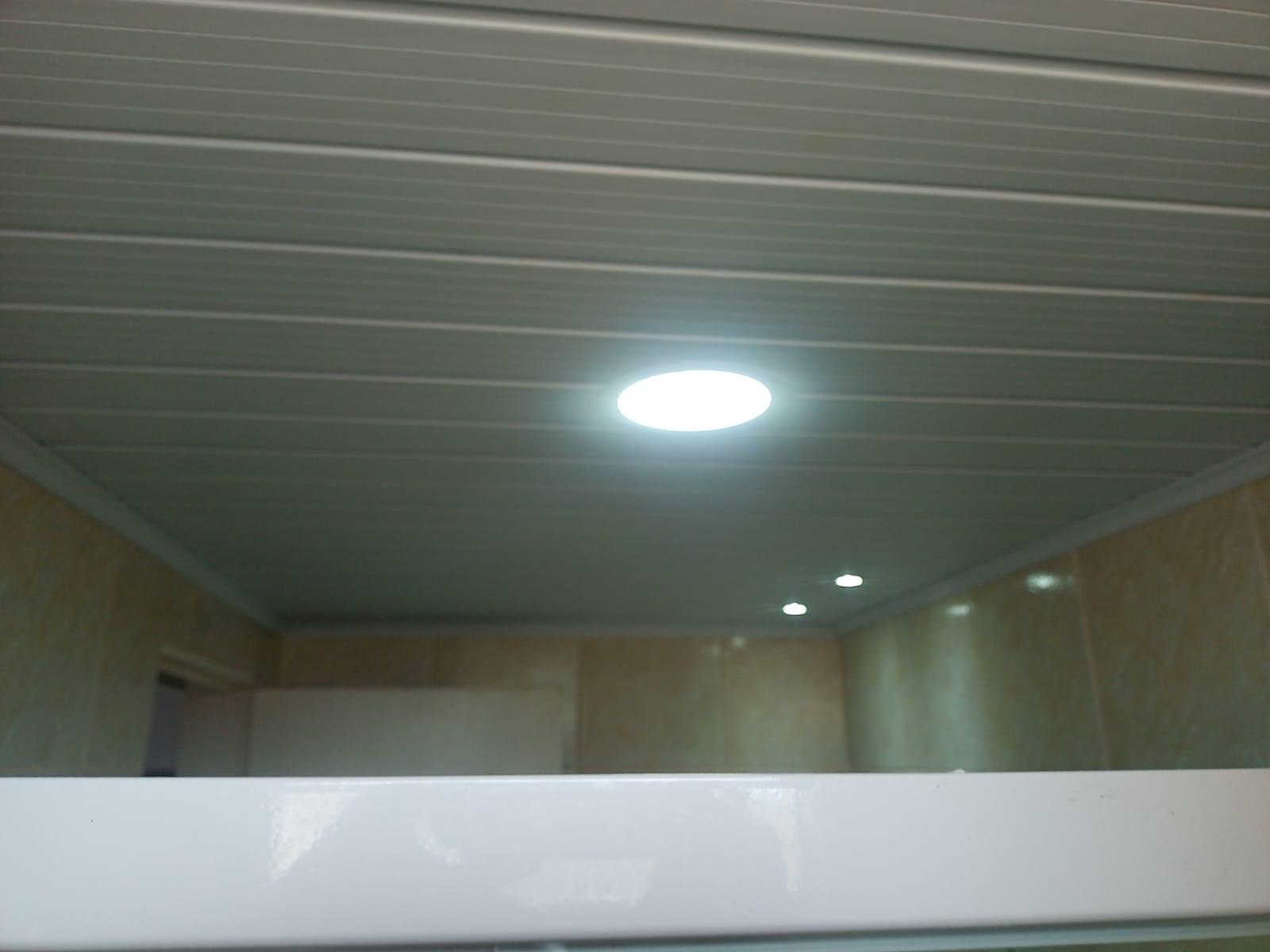 Instalação de luminárias em forro PVC